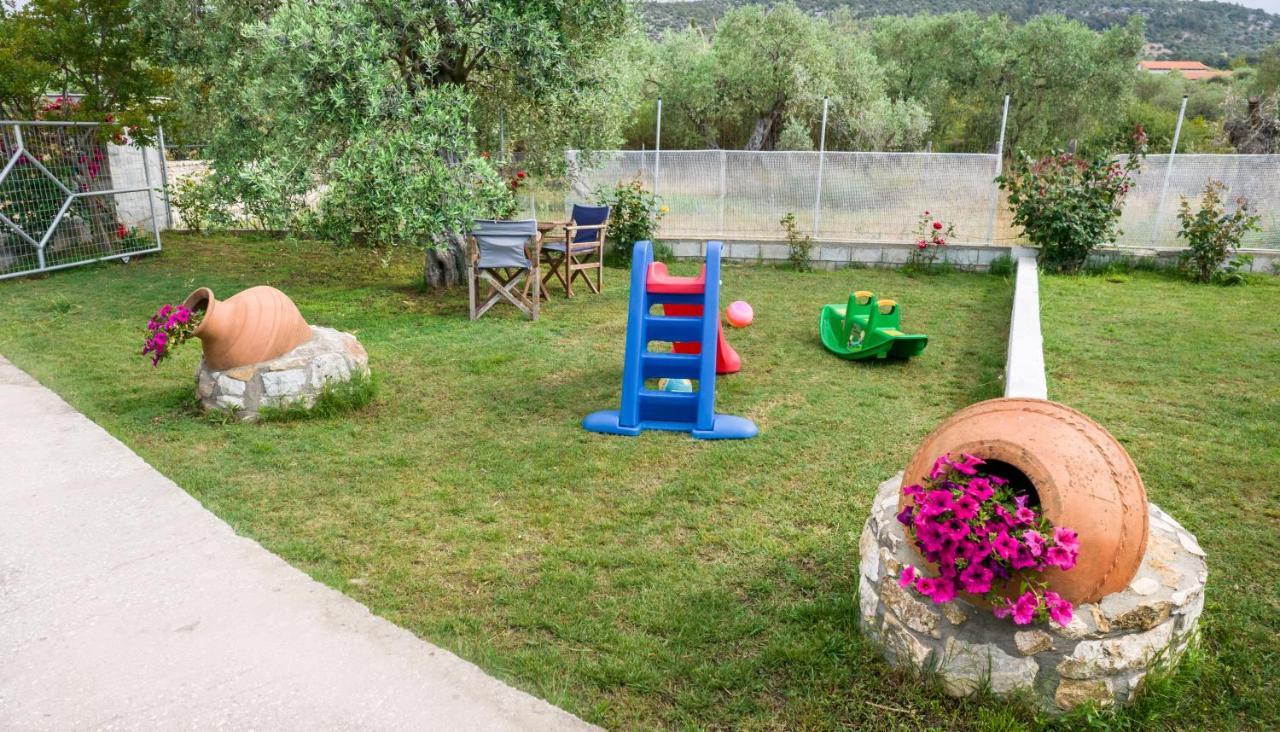 Kiriakos Holiday Home Астрис Экстерьер фото